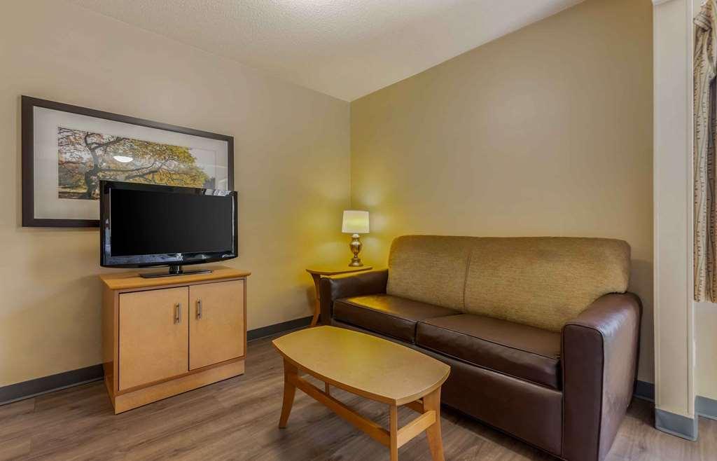 Extended Stay America Select Suites - Greenville - Haywood Mall Стая снимка